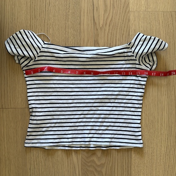 Divided Crop Top - Picture 4 of 5